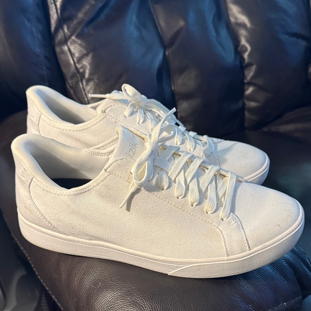 Kizik Irvine Women's 10 Wide - Mens 8.5 wide White Athletic Sneaker Lace-Up